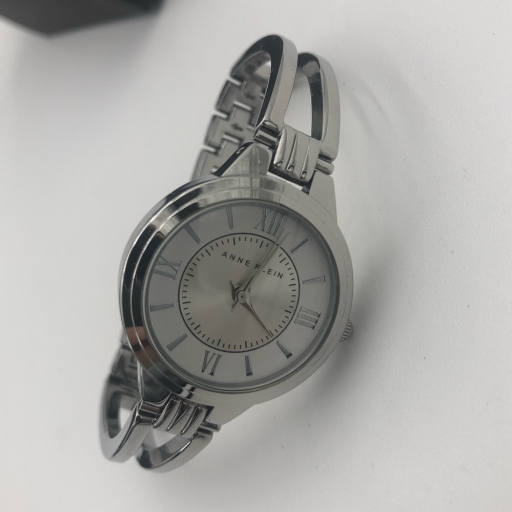 ANNE KLEIN silver bracelet style watch, with box - Picture 5 of 6
